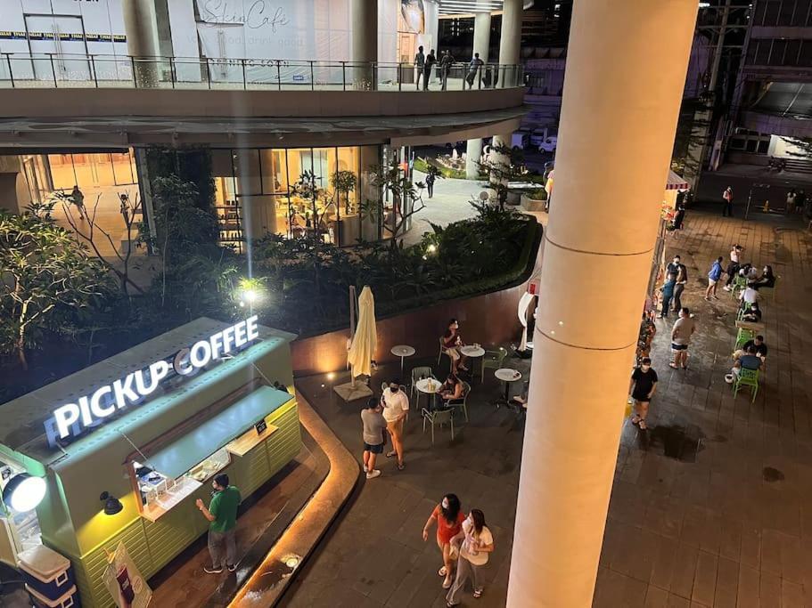 Apartment In Air Residences, Makati With Wifi, Netflix, Pool, Mall And More Manila Bagian luar foto