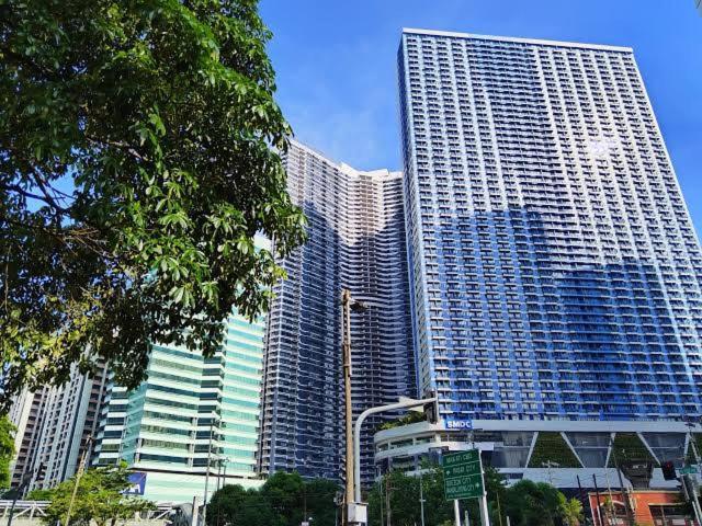 Apartment In Air Residences, Makati With Wifi, Netflix, Pool, Mall And More Manila Bagian luar foto