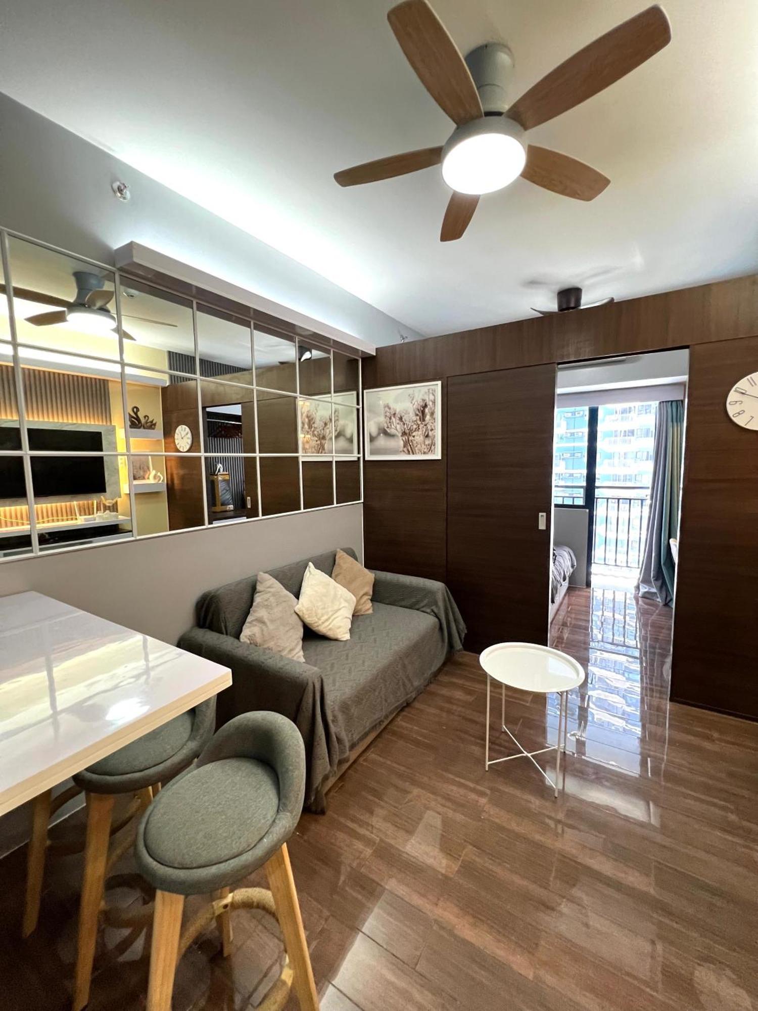 Apartment In Air Residences, Makati With Wifi, Netflix, Pool, Mall And More Manila Bagian luar foto